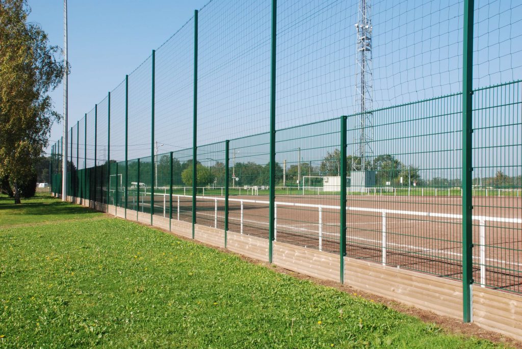 Installation d’un filet pare-ballon