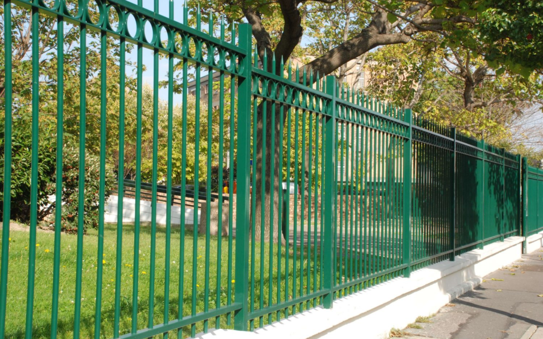 3 avantages de la clôture à barreaudage